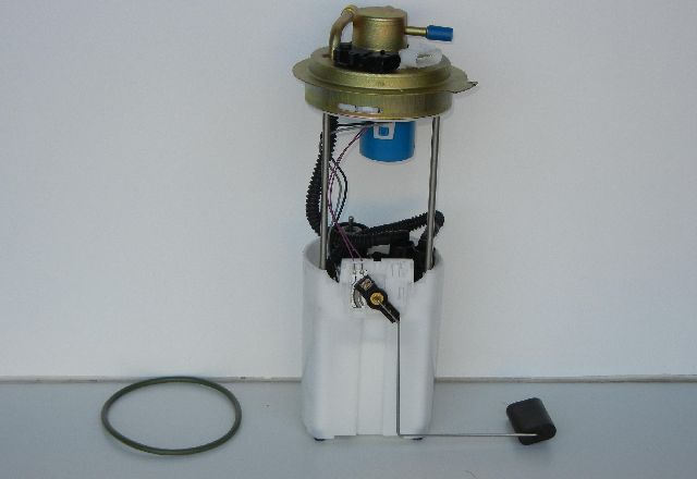 Fuel Pump Module Assembly for 2005-2006 Chevrolet Silverado 1500 HD (AutoBest F2610A)