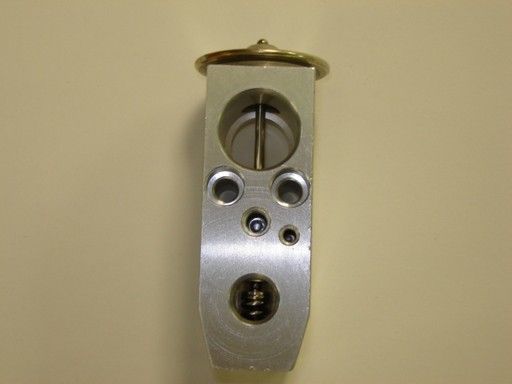 A/C Expansion Valve for 2003-2008 Nissan Maxima (Global Parts 3411392)