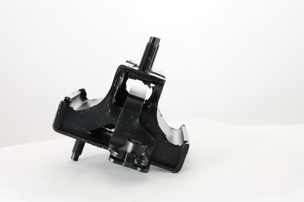 2004, 2003, 2002, 2001, 2000, 1999, 1998 Cadillac Seville Engine Mount