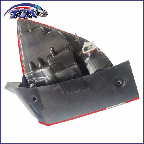 Tom Auto Parts Tail Light 