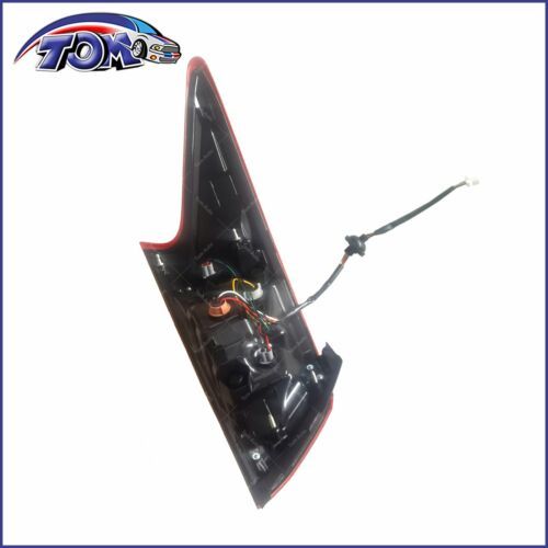 Tom Auto Parts Tail Light 