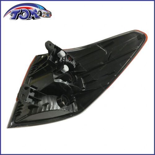 Tom Auto Parts Tail Light 