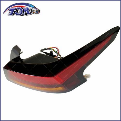 Tom Auto Parts Tail Light 